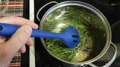 Varför du bör koka en kvist rosmarin hemma och vad den används till