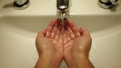 Varför du inte bör tvätta händerna på flygplanstoaletten?