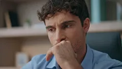 Varför din hjärna ”gillar” negativa tankar: psykologen avslöjar 3 orsaker